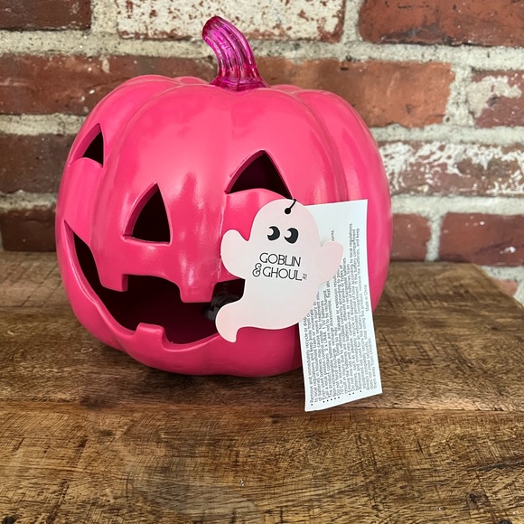 Goblins and ghouls, adorable pink pumpkin new with tags lights up - Picture 4 of 6